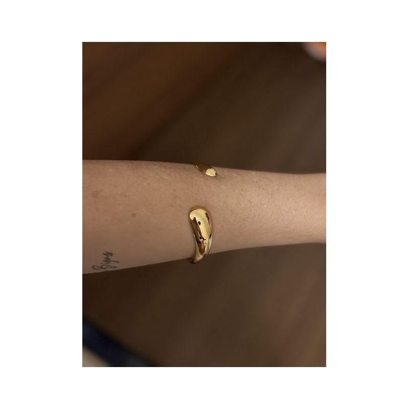 Bracelete no aço inoxidavel banhado a ouro