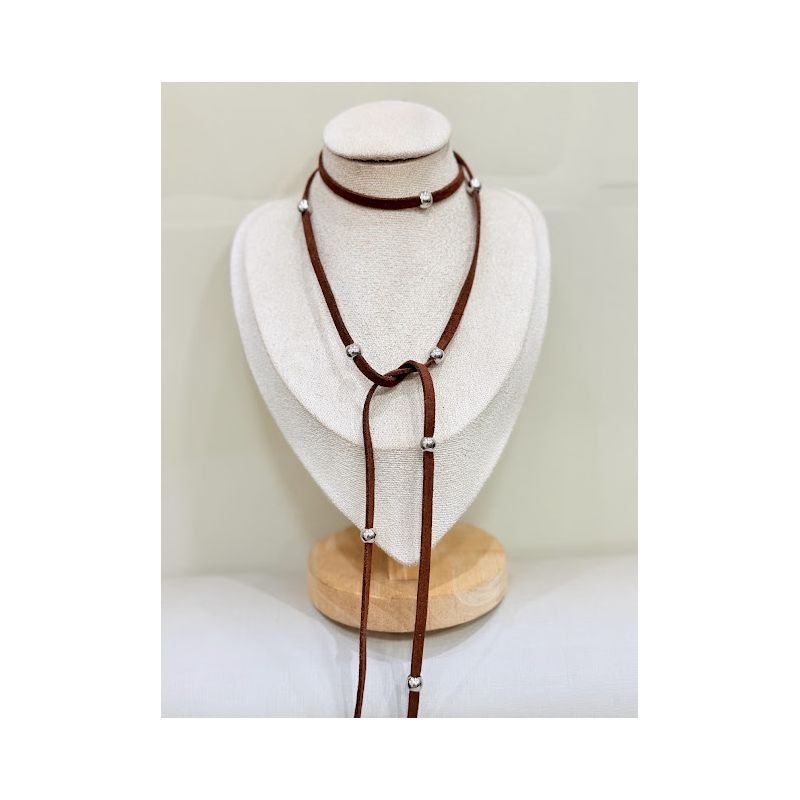 Colar em couro estilo vaquejada